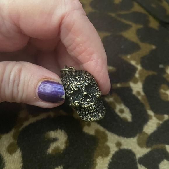 Gold Skull Pendant Necklace for man are women - Picture 2 of 5